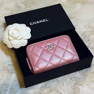 ♥️SOLD♥️ CHANEL 23S iridescent pink calfskin leather zip card holder wallet